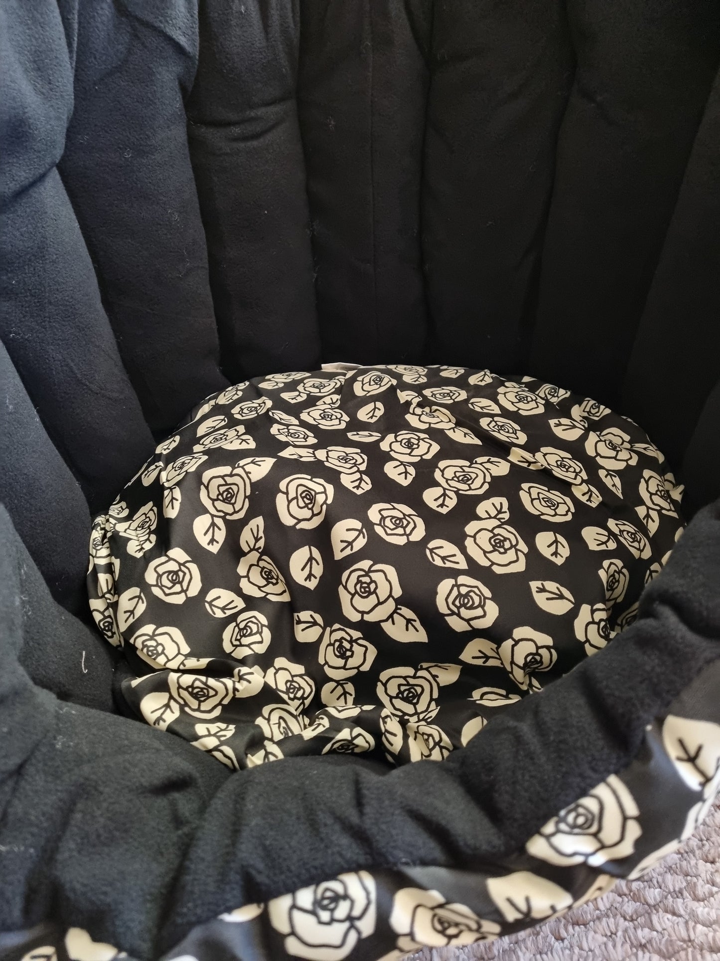 Boutique Purring Petal Bed