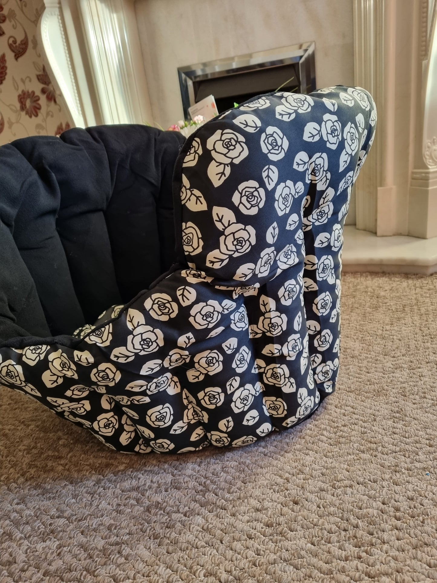 Boutique Purring Petal Bed